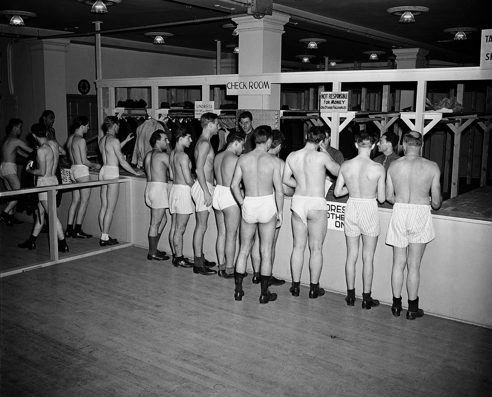 1942: WWII enlistees